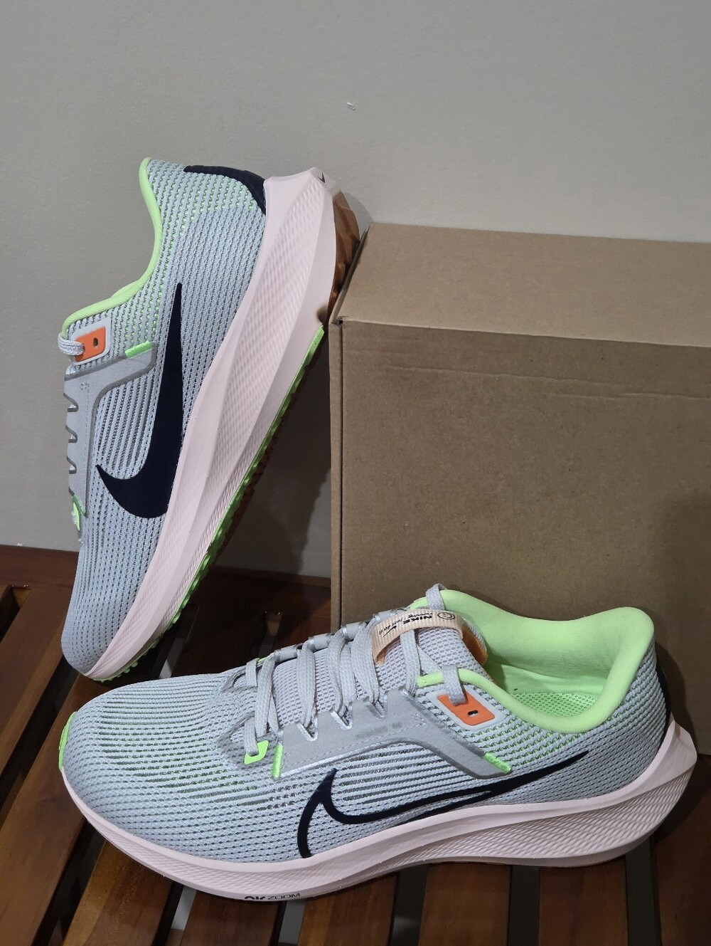 Nike Women's Light Gray ZOOM Pegasus 40 Running Sneakers Size 10 NEW